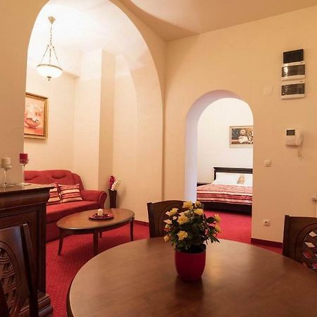 Apartament Baroc ทิมิชัวรา ภายนอก รูปภาพ