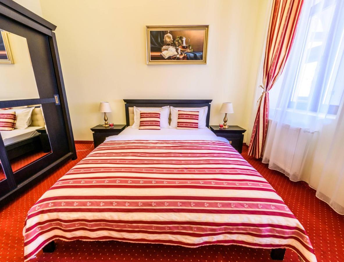 Apartament Baroc ทิมิชัวรา ภายนอก รูปภาพ