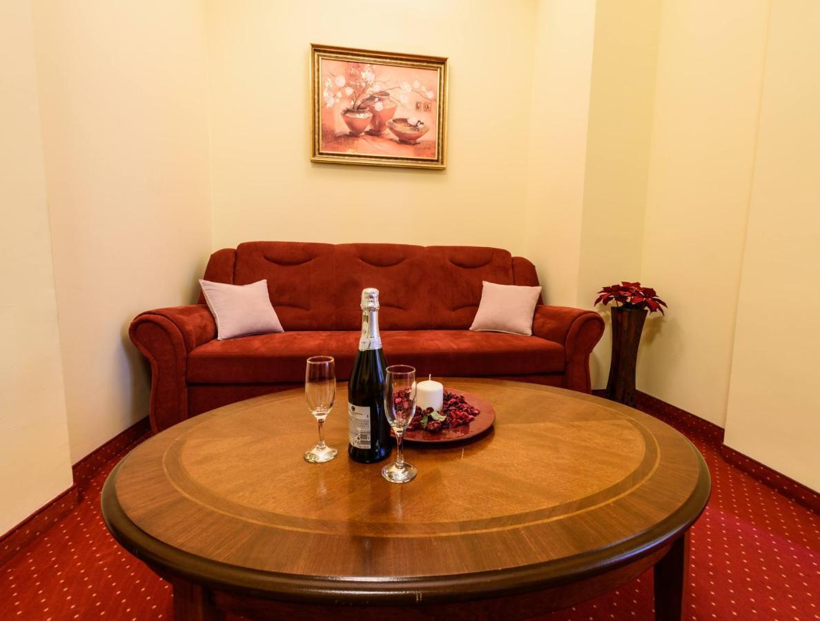 Apartament Baroc ทิมิชัวรา ภายนอก รูปภาพ