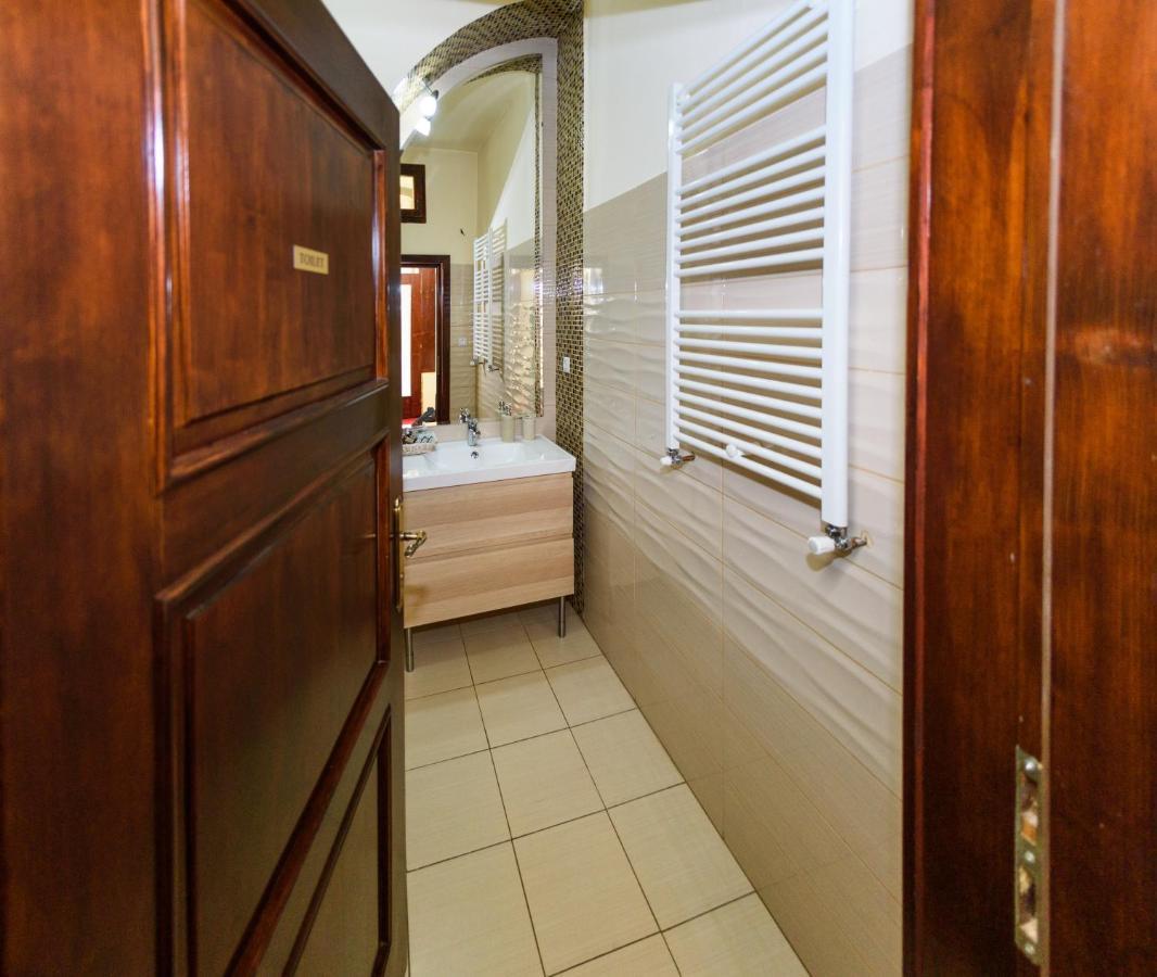 Apartament Baroc ทิมิชัวรา ภายนอก รูปภาพ