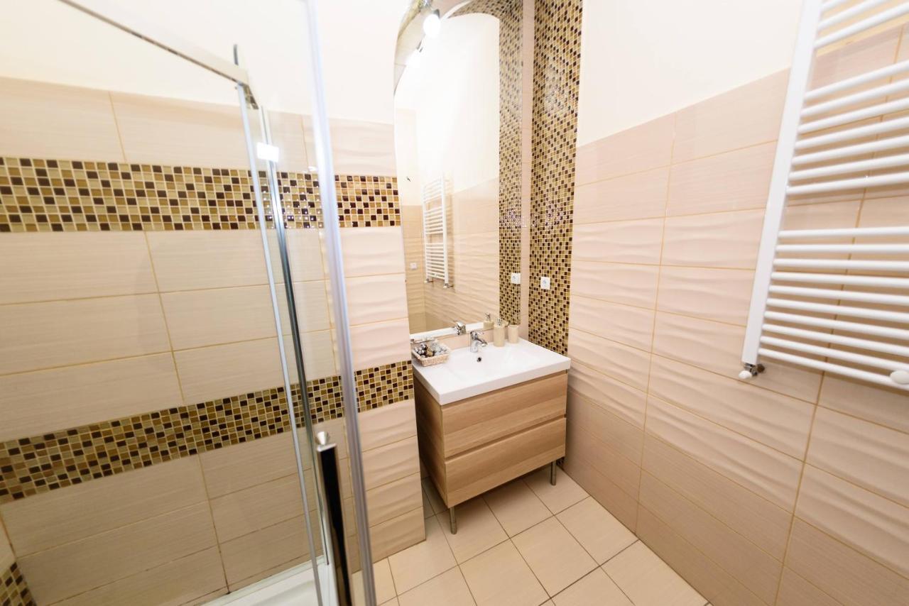 Apartament Baroc ทิมิชัวรา ภายนอก รูปภาพ